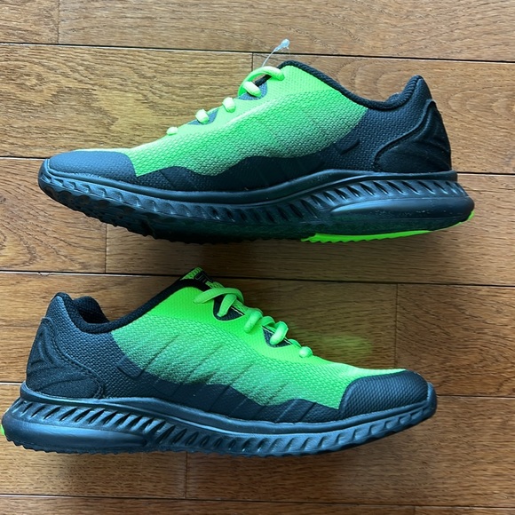 💚FILA ACUMEN VIZ 2 MENS SHOE-NWOT-NEON GREEN/BLACK-7💚 - Picture 3 of 10